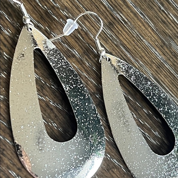 NEW Bangles and earrings Set, silver tone metal, lightweight - Picture 6 of 6